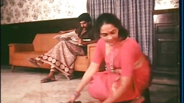 அற்புதமான பொன்னிற காதலி பிஜே மற்றும் அவரது கடினமான சேவல் சவாரி மூலம் கனா வழங்குகிறது