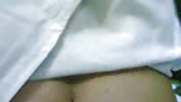 பிரமிக்க வைக்கும் ப்லோன்ட் செக்ஸ்பாட் அவரது கால்விரல்களை உறிஞ்சி மிஷ் ஸ்டைலை ஏமாற்றுகிறது