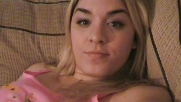 Busty tramps Brianna Brooks மற்றும் Jessica Roberts ஆகியோர் டர்ட்டி 4 இல் பங்கேற்கின்றனர்