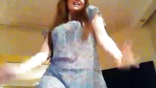 Bosomy fair haired hottie ஹார்டு 3 சில கருப்பு ஆண்களுடன் இருந்தது