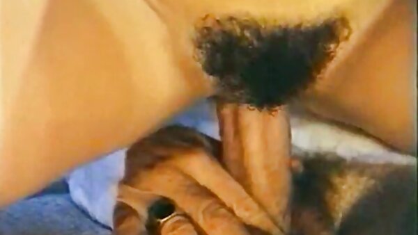 காமம் நிறைந்த டீன் ஹூ சமையலறையில் மோசமாக மோதியது