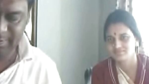 மீன்வலைகளில் உள்ள டம்பி ப்ளாண்ட் ஹூக்கர், இளம் குறும்புகளால் தனது ஆசனவாய் அழிக்கப்படுகிறார்